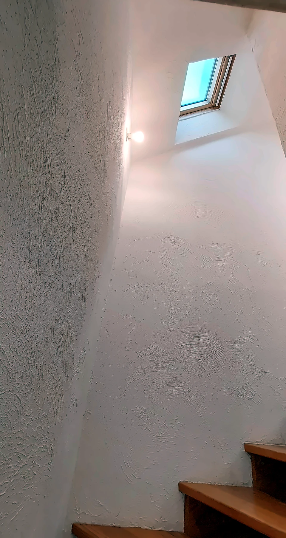 Montée d'escalier — avant