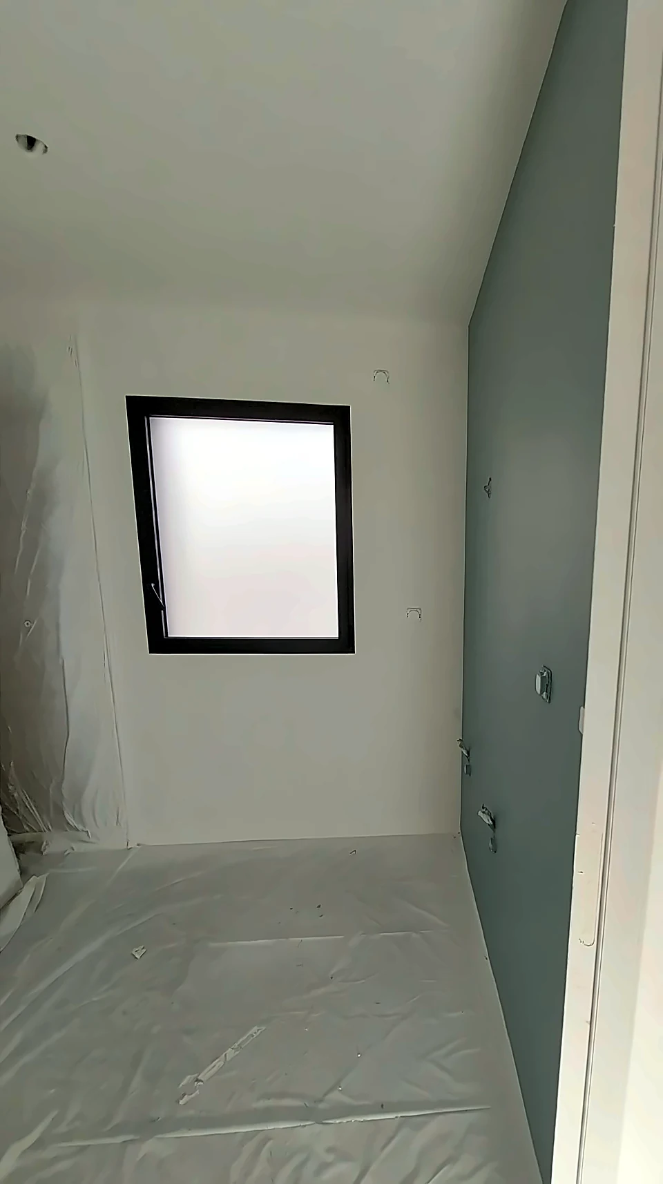Chambre — mur d'accent bleu sauge
