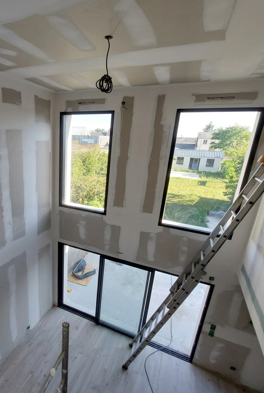 Pièce double hauteur — avant