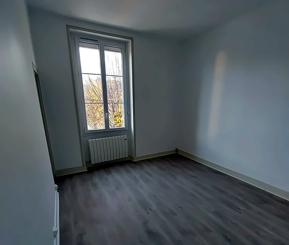Pièce rénovée — murs, plafond & sol