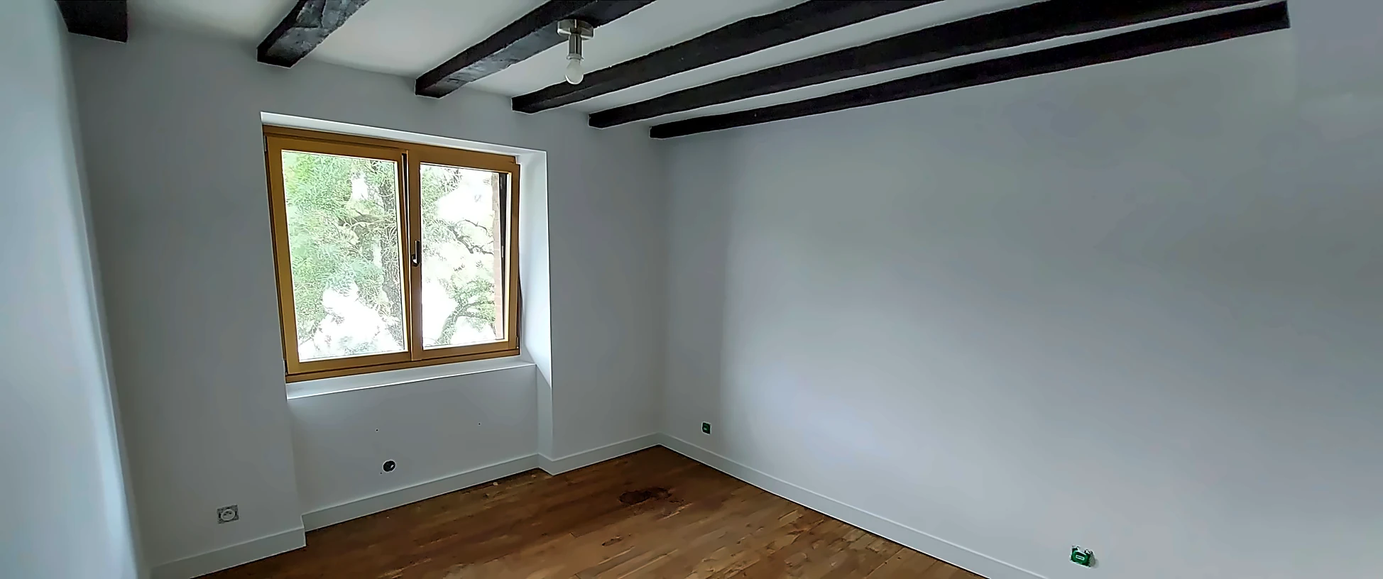 Chambre à poutres — murs & plafond